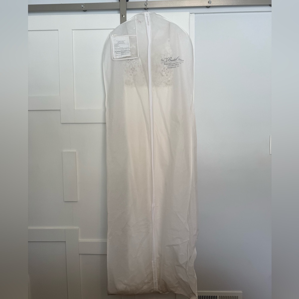 Enzoani Juri Wedding Dress - Picture 14 of 14